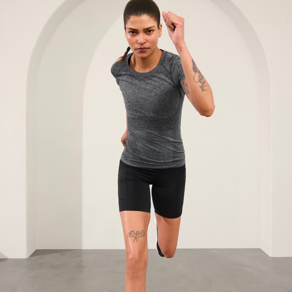 Athleta Momentum Seamless Heather Tee Grey